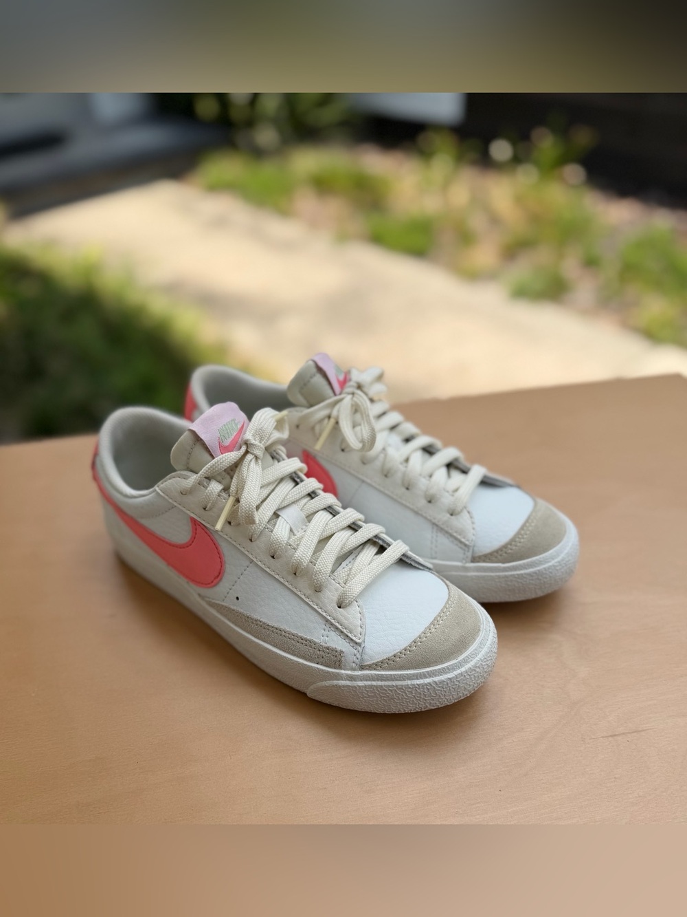 Nike White Coral Blazer Low Sneakers Cream Suede Trim 6 Youth 7.5 Women’s Baddie - Picture 2 of 9